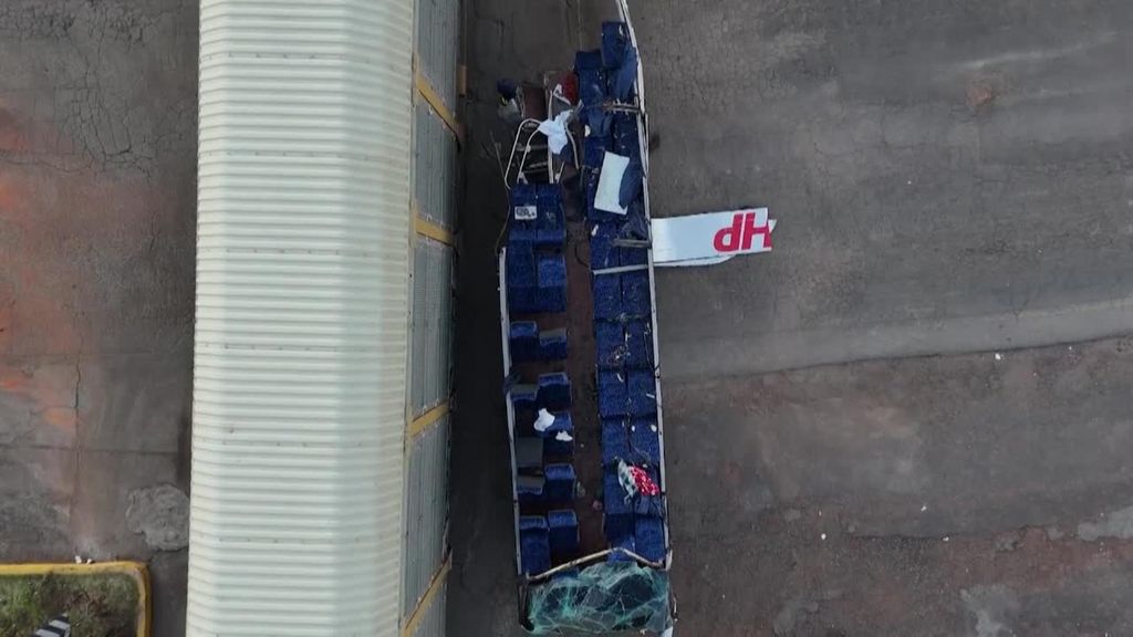 Diez muertos después de que un tren arrollara a un autobús en México