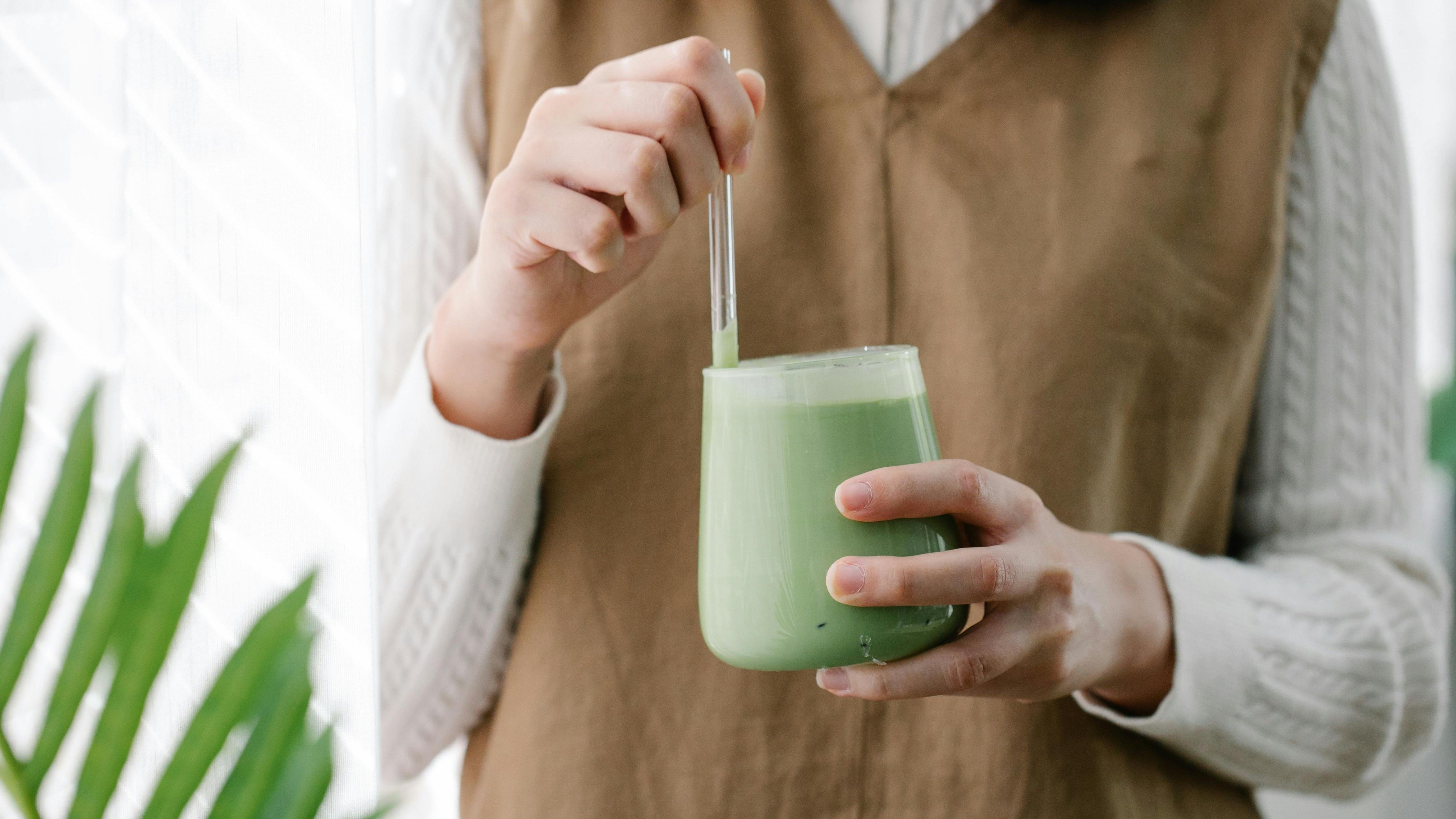 Añade un poco de leche vegetal. FUENTE: Pexels