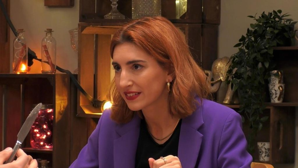 El tremendo susto que se ha llevado una soltera de 'First Dates' cuando su cita quería bendecir la mesa: "Estás 'de coña'..."