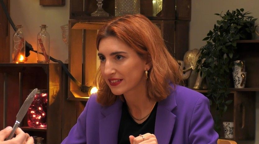 El tremendo susto que se ha llevado una soltera de 'First Dates' cuando su cita le dice que quiere bendecir la mesa: "Estás 'de coña'...