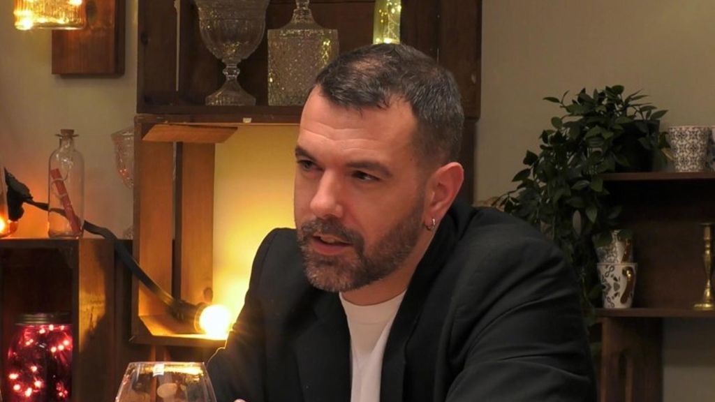 La tajante postura de un Ilyan, un soltero de 'First Dates', al hablar de tríos: "No es tan fácil como se dice"