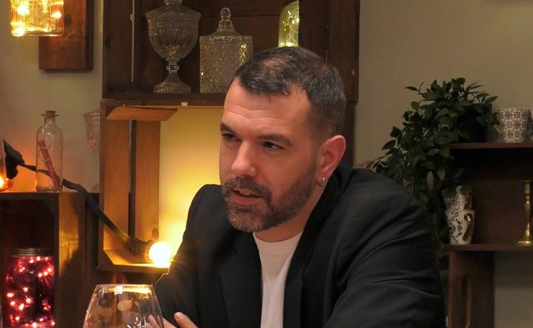 La tajante postura de un Ilyan, un soltero de 'First Dates', al hablar de tríos: "No es tan fácil como se dice"