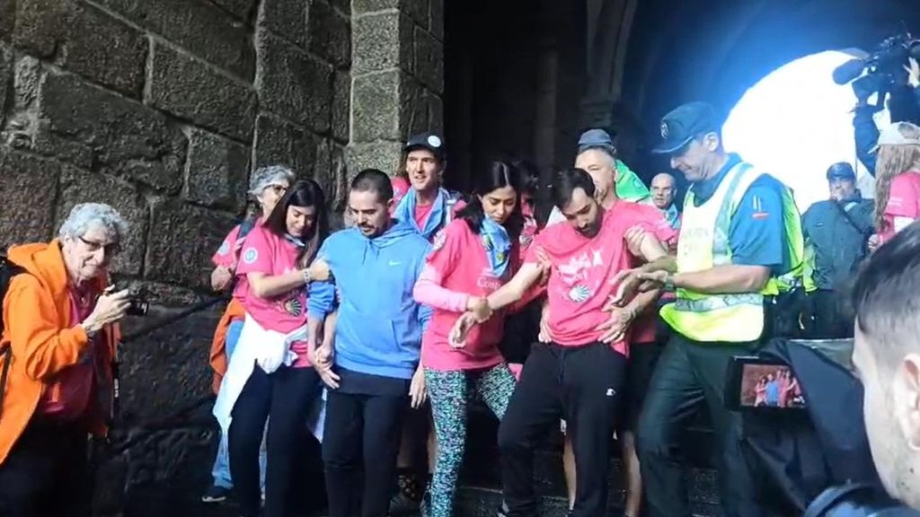 El grupo CompostELA termina el Camino de Santiago entre aplausos y emoción