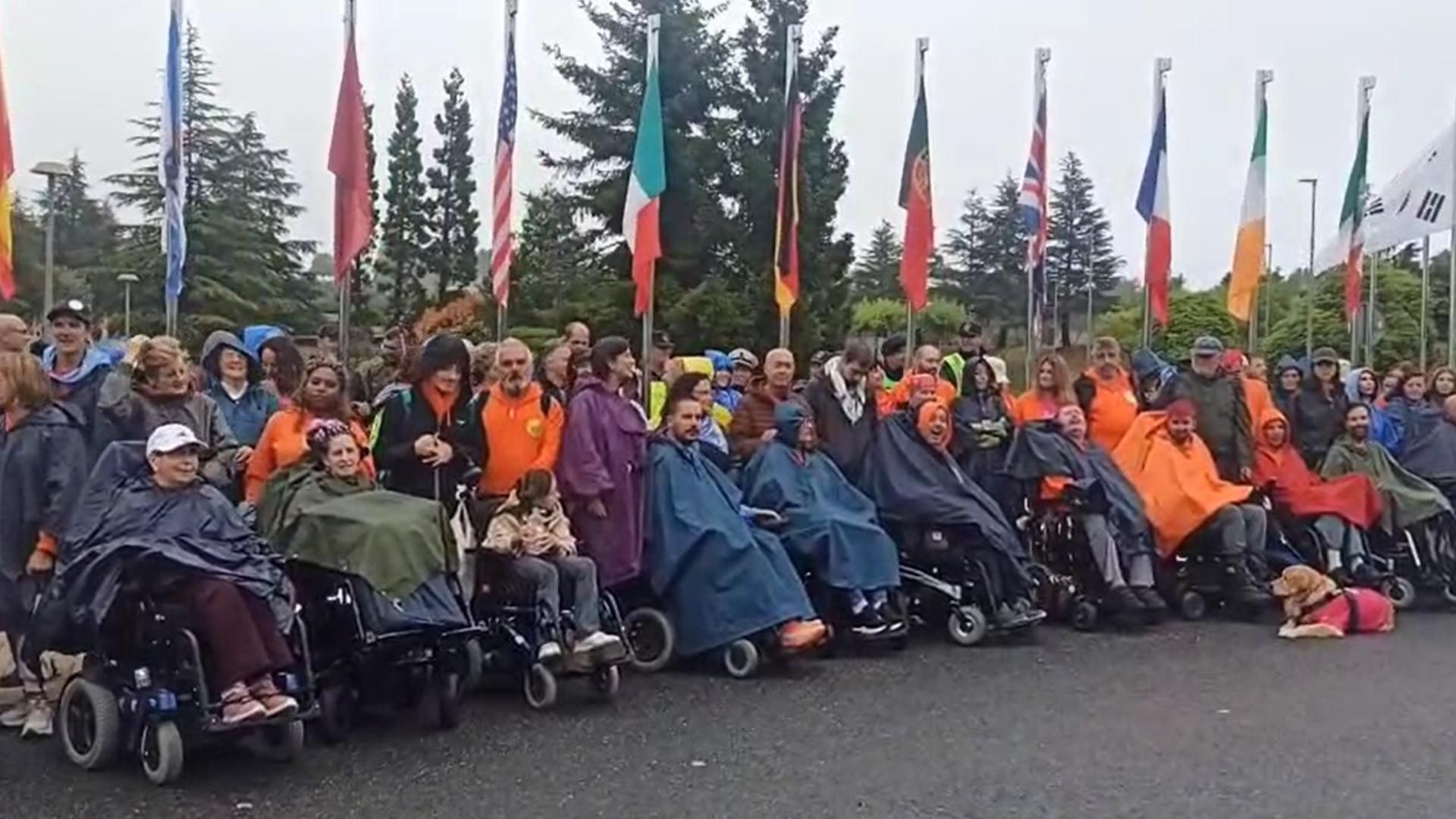 Enfermos de ELA comienzan la última etapa del Camino de Santiago