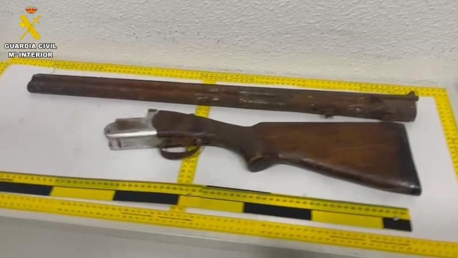 Escopeta usada en el tiroteo de un bar en Carmona, Sevilla