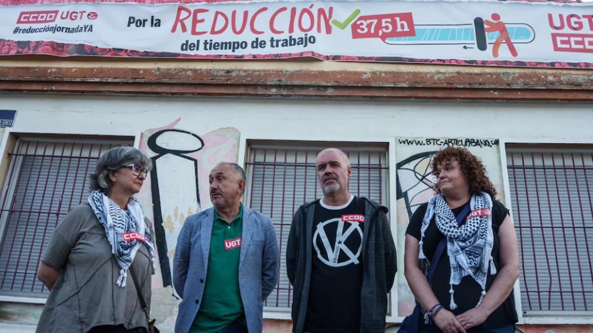 Los líderes de CCOO, Unai Sordo y de UGT, Pepe Álvarez se encierran en la parroquia de San Carlos de Borromeo, en el barrio de Entrevías