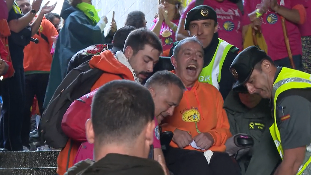 Pacientes con ELA visibilizan la enfermedad tras completar el Camino de Santiago: "Esto te llena las pilas"
