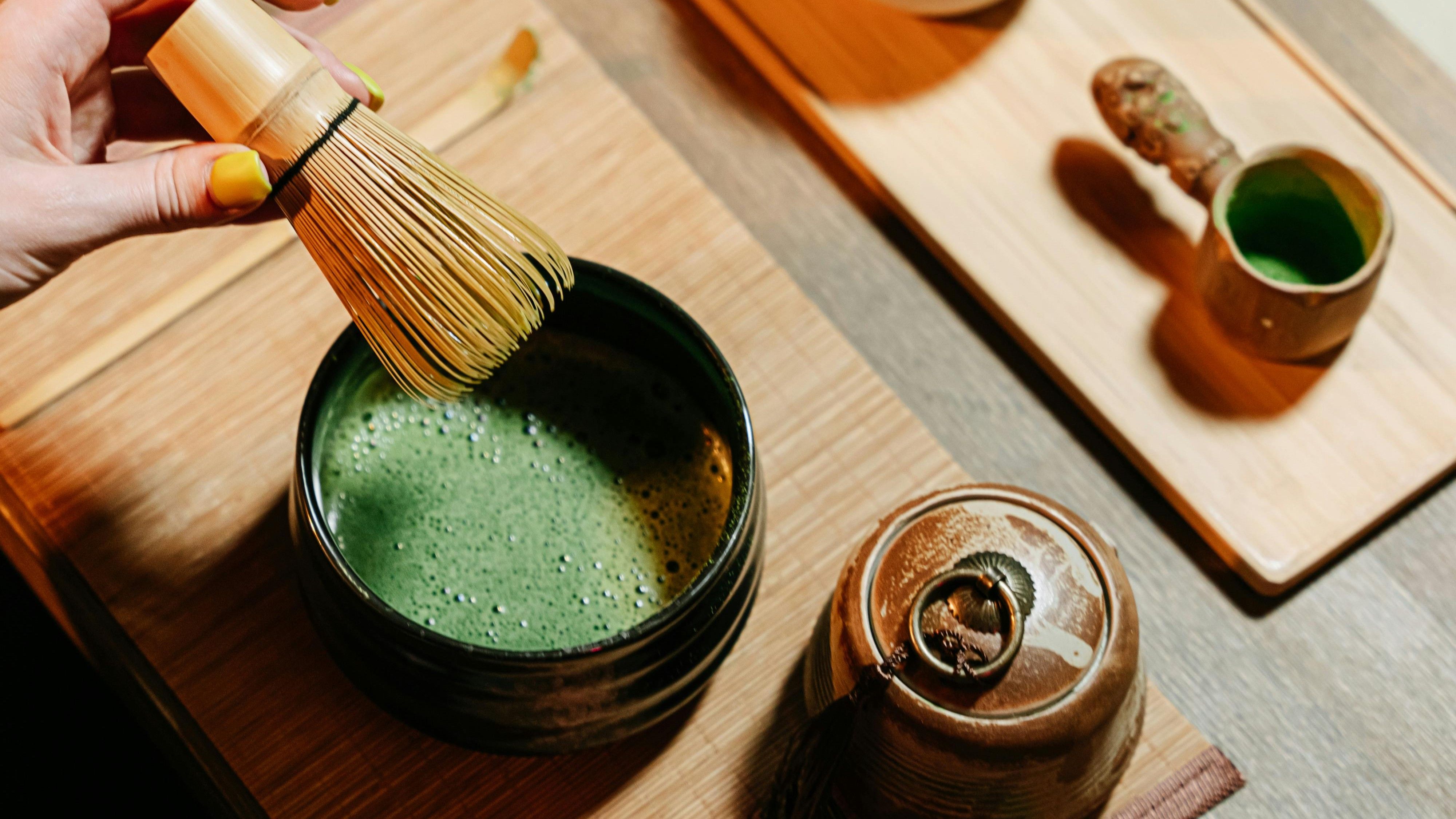 Pasos para preparar té matcha. FUENTE: Pexels