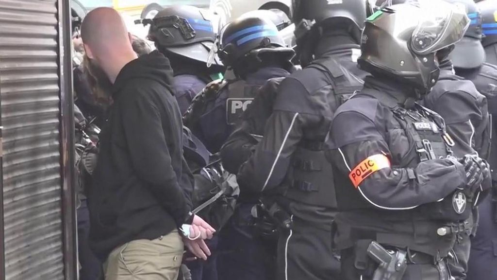 Protestas en Francia por los recortes sociales anunciados por el Gobierno de Macron: hay unos 200 detenidos que han bloqueado autopistas en diferentes ciudades