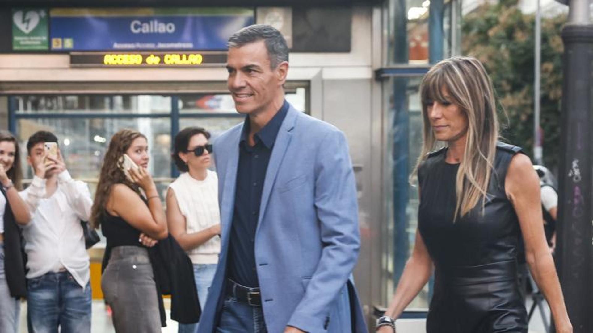 Sánchez y Begoña Gómez asisten a la 'premier' de la última película de Amenábar