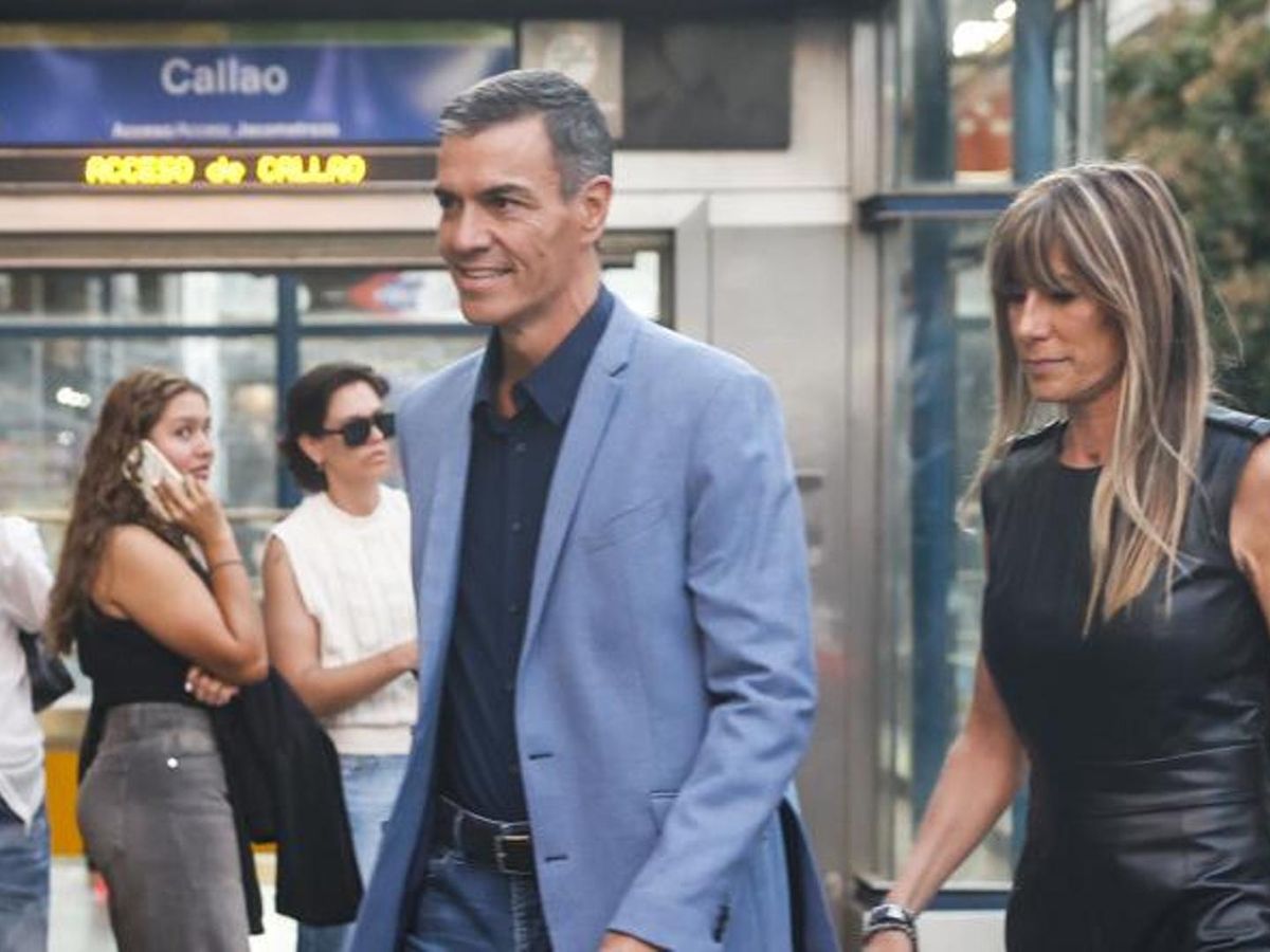 Sánchez y Begoña Gómez asisten a la 'premier' de la última película de Amenábar