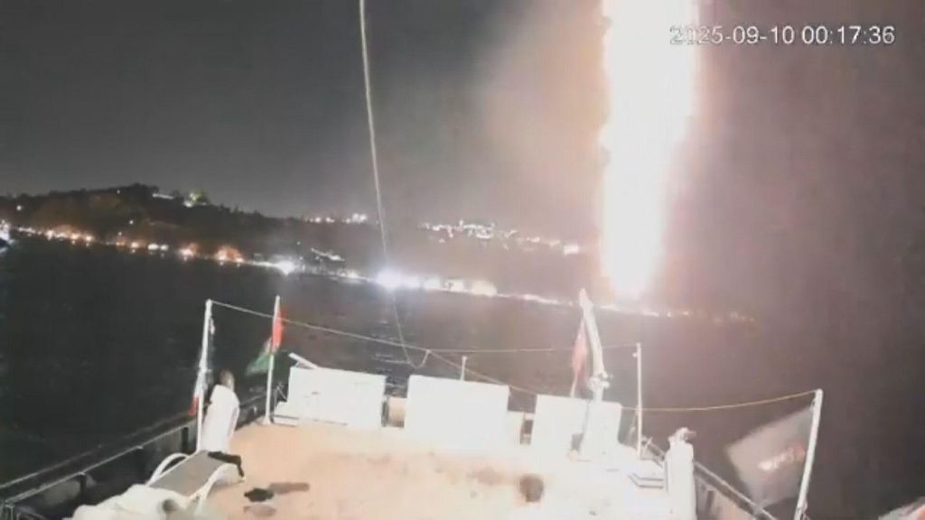 Un barco de la Flotilla de la Libertad, atacado con un dron por segunda vez