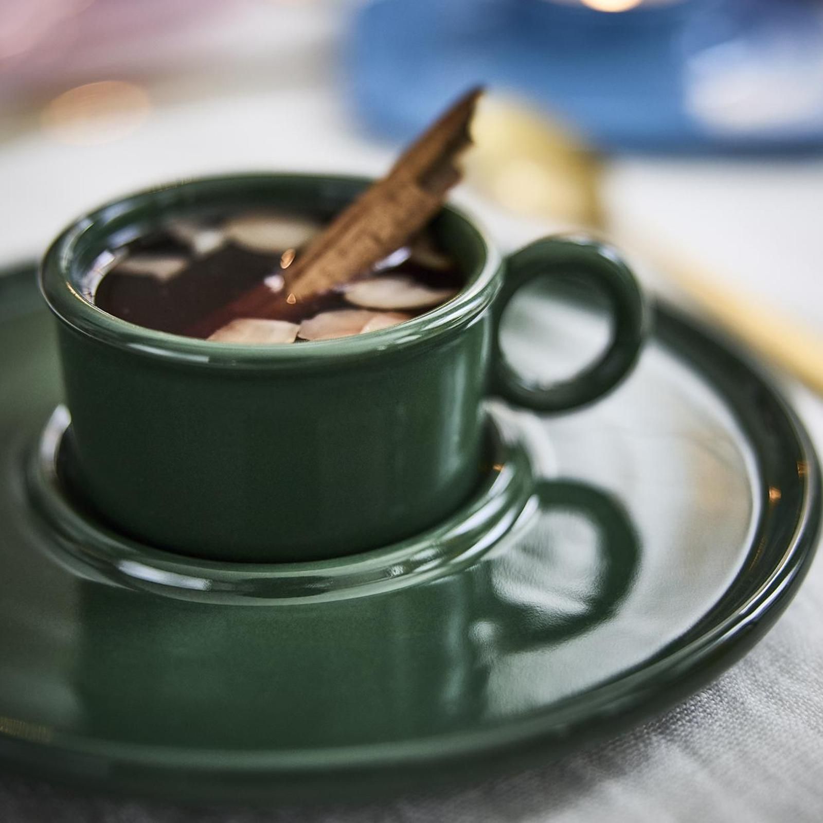 Taza y plato verde