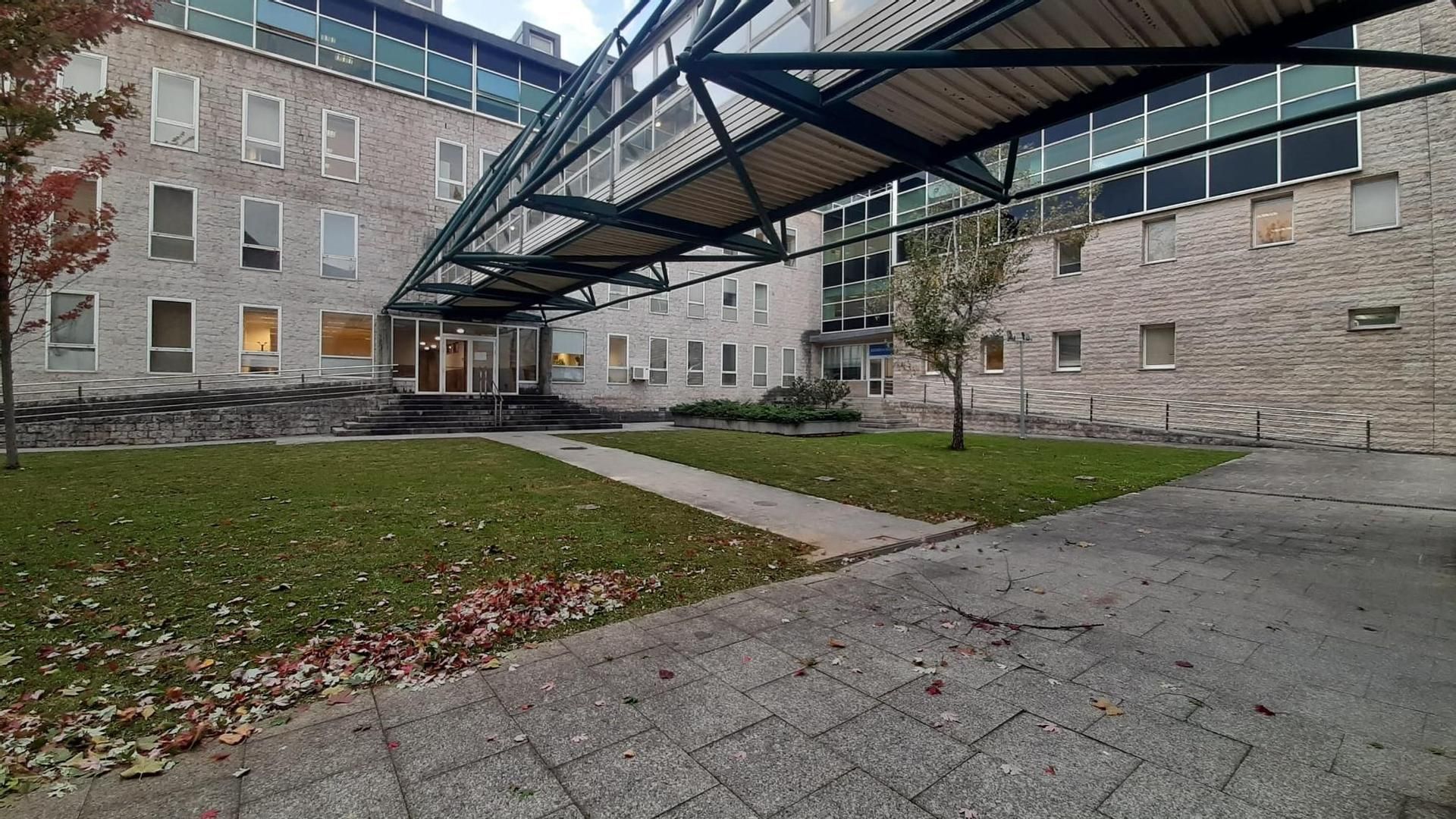 Un hombre confiesa que violó a su hijastra de 10 años durante meses en Cantabria: grabó alguna de las agresiones