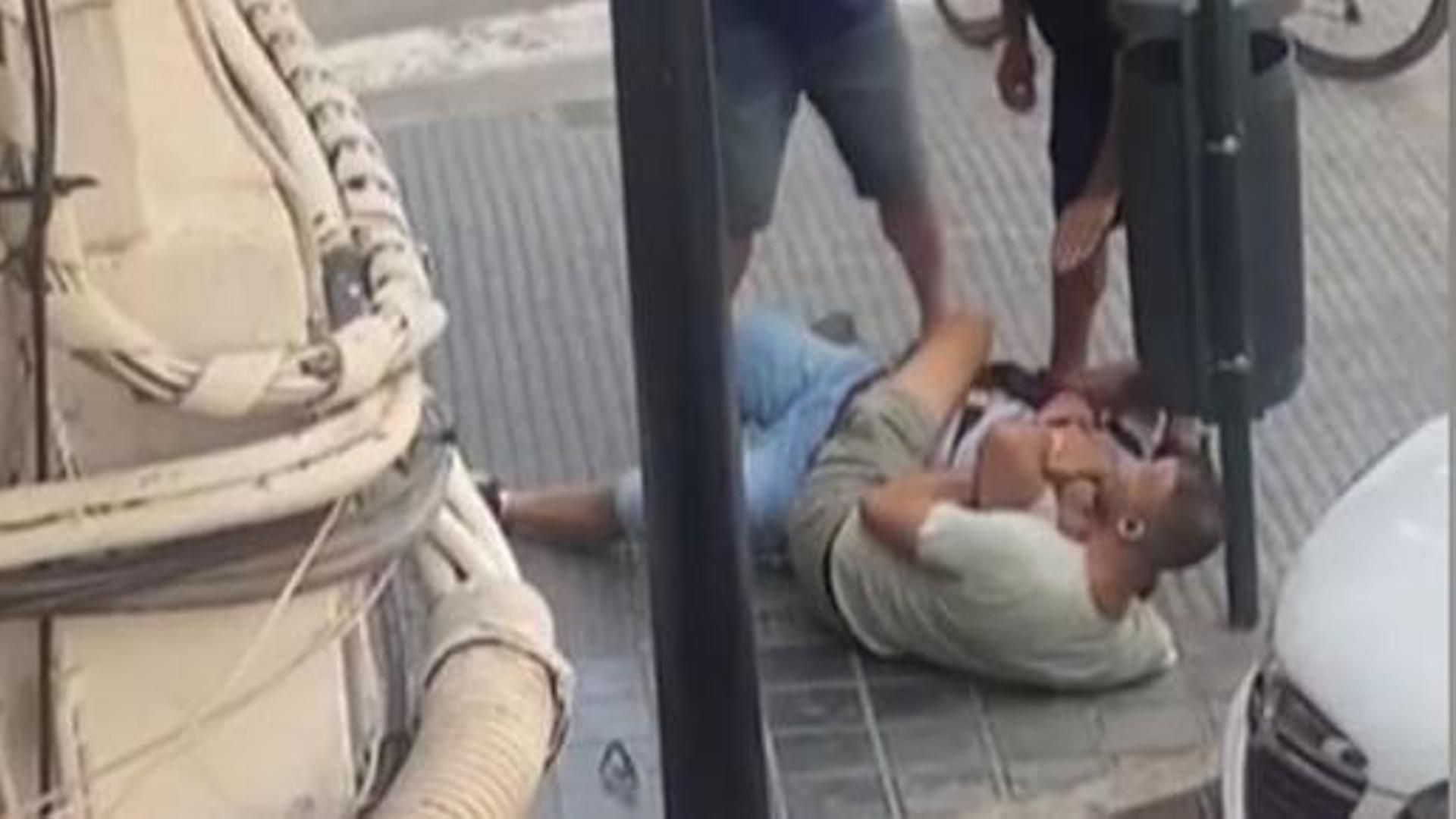 Un migrante argelino, el único capaz de impedir un asesinato machista en Valencia al arrebatarle el puñal al agresor Un migrante argelino, el único capaz de impedir un asesinato machista en Valencia al arrebatarle el puñal al agresor