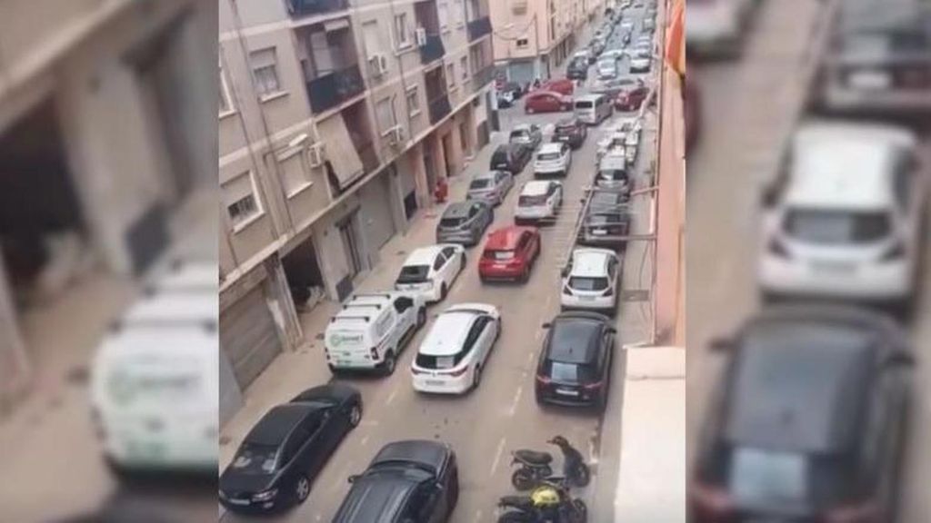 Vuelta al cole caótica en Paiporta con la mitad de los accesos a la localidad aún cerrados 10 meses después de la DANA