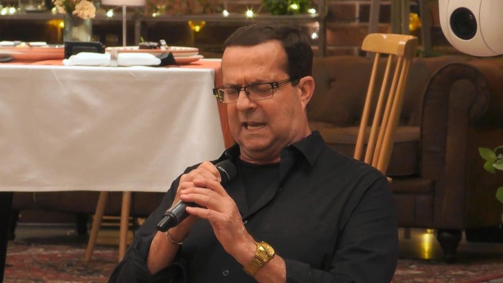 Un soltero de 'First Dates' intenta sorprender a su cita, pero no sale bien: ''Cuando me subo al escenario, me transformo''