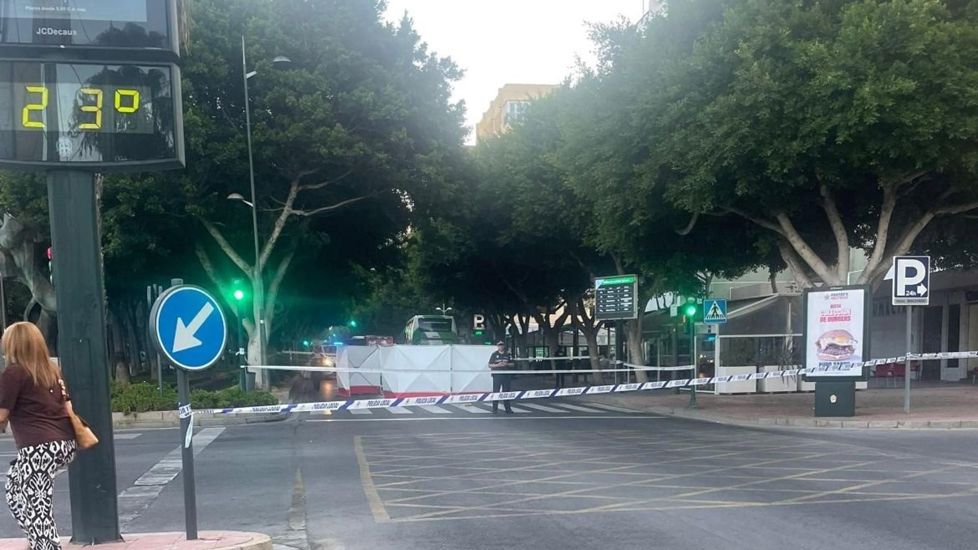 Avenida Federico García Lorca de Almería, donde se ha producido el atropello mortal de una mujer de 53 años