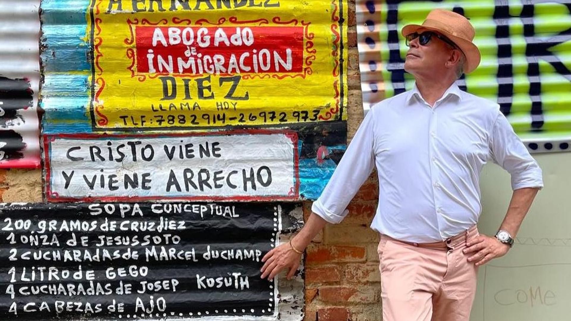 Boris Izaguirre en uno de sus viajes a su Caracas natal