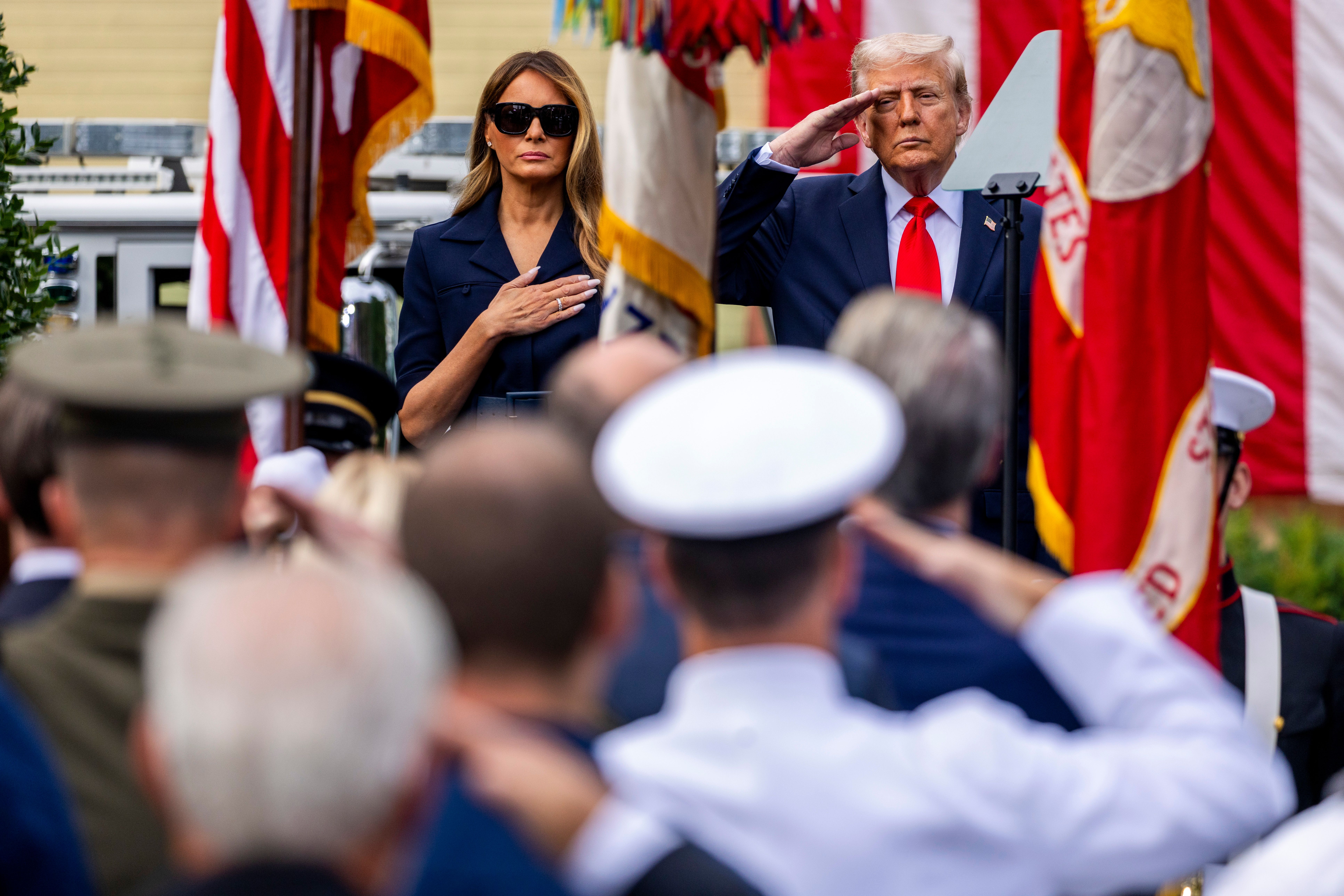 Donald Trump y Melania Trump, en un acto por el 11-S tras las últimas horas de investigación por el asesinato de Charlie Kirk