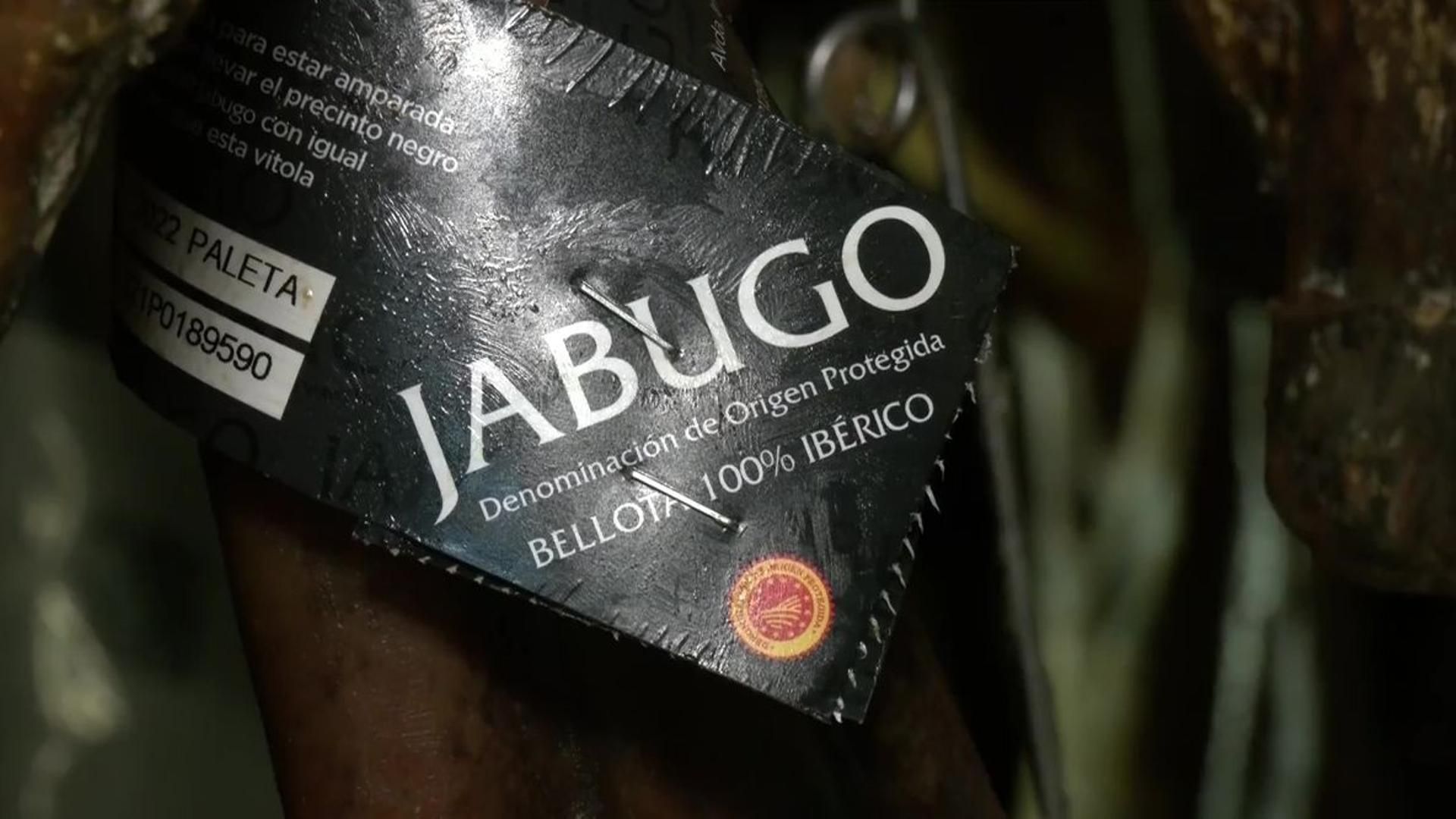 El cambio en el porcentaje de raza ibérica en los jamones de Guijuelo abre una batalla con las otras tres denominaciones de orígen