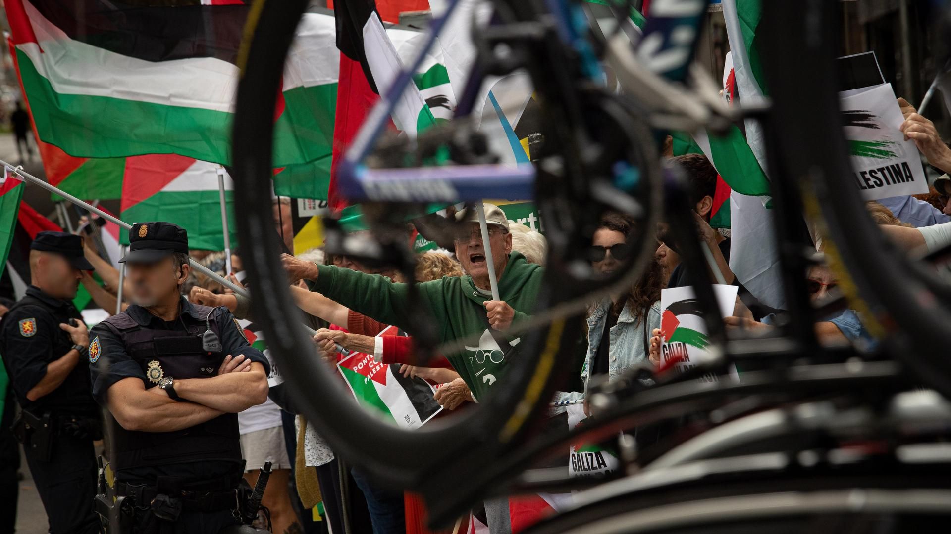 Los ciclistas amenazan con abandonar la Vuelta 2025 si se repiten los altercados en las manifestaciones propalestinas