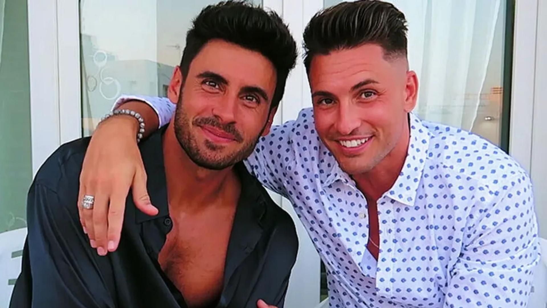 Noel Bayarri, junto con su amigo Víctor Enguídanos