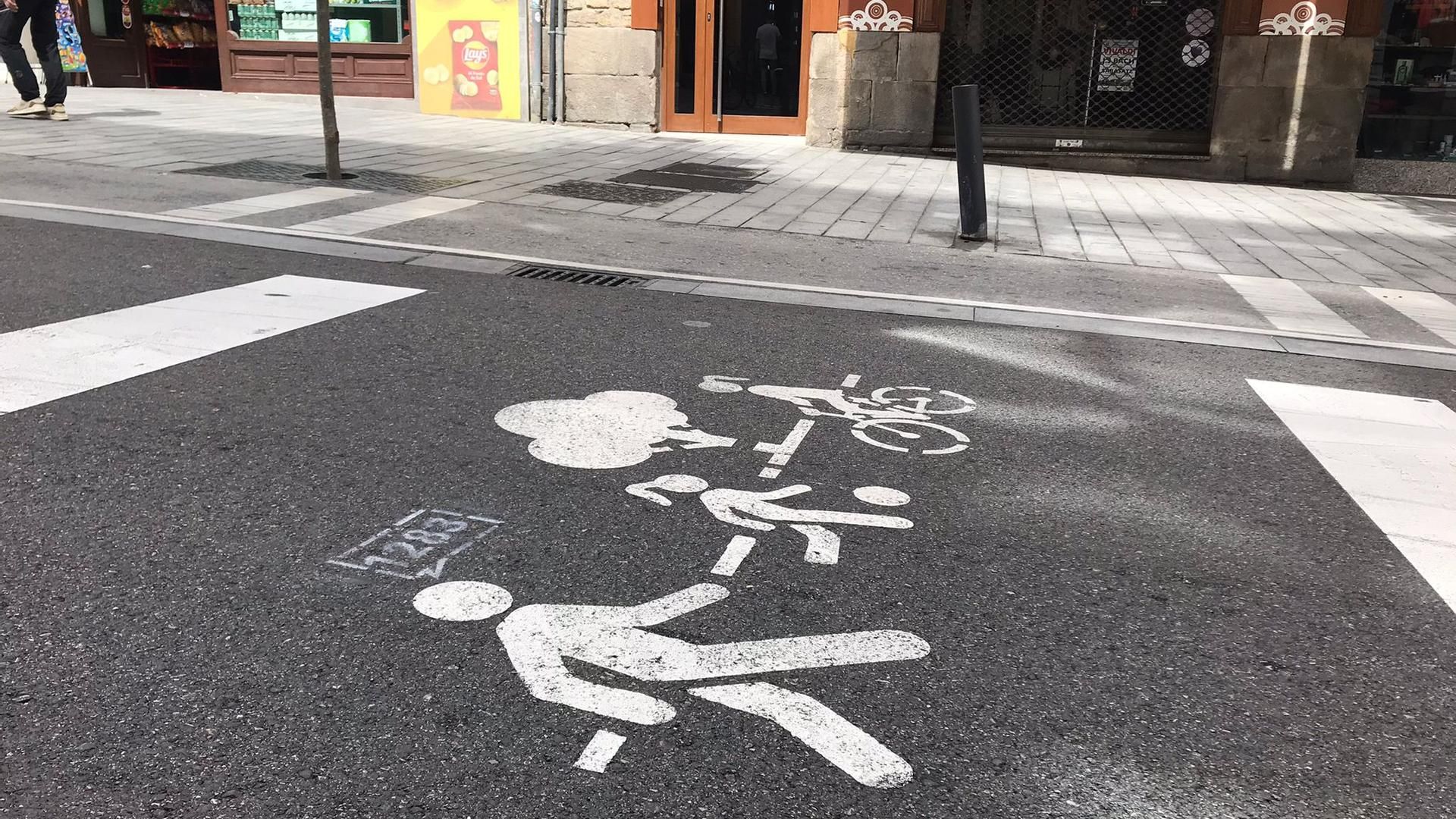 Se trata de una campaña del colectivo 'Horrela Ez Badaiotz' relacionado con terrenos aptos para renovables sin destruir cultivos