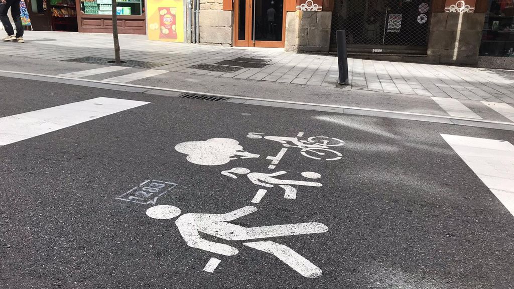 Se trata de una campaña del colectivo 'Horrela Ez Badaiotz' relacionado con terrenos aptos para renovables sin destruir cultivos