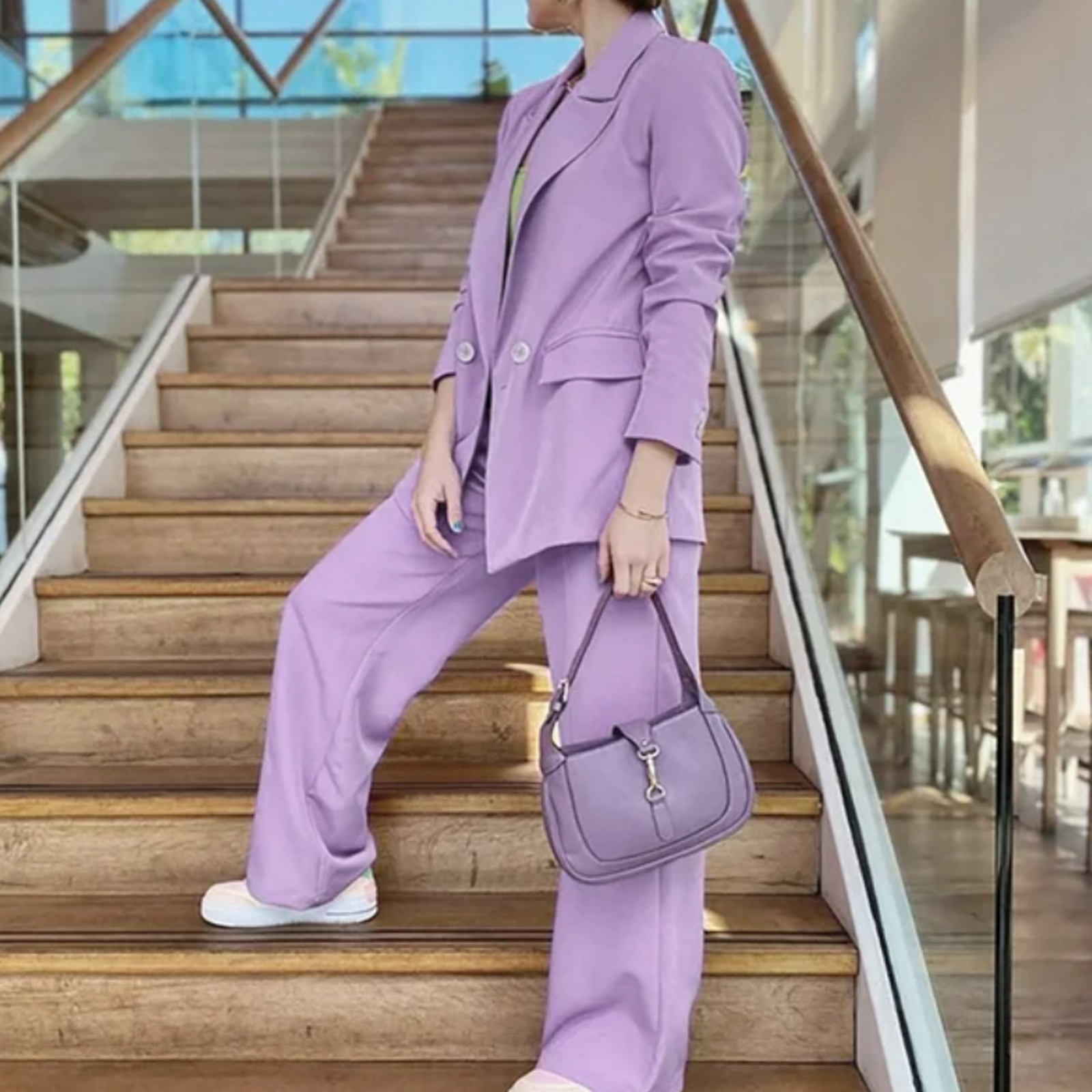 Traje lila