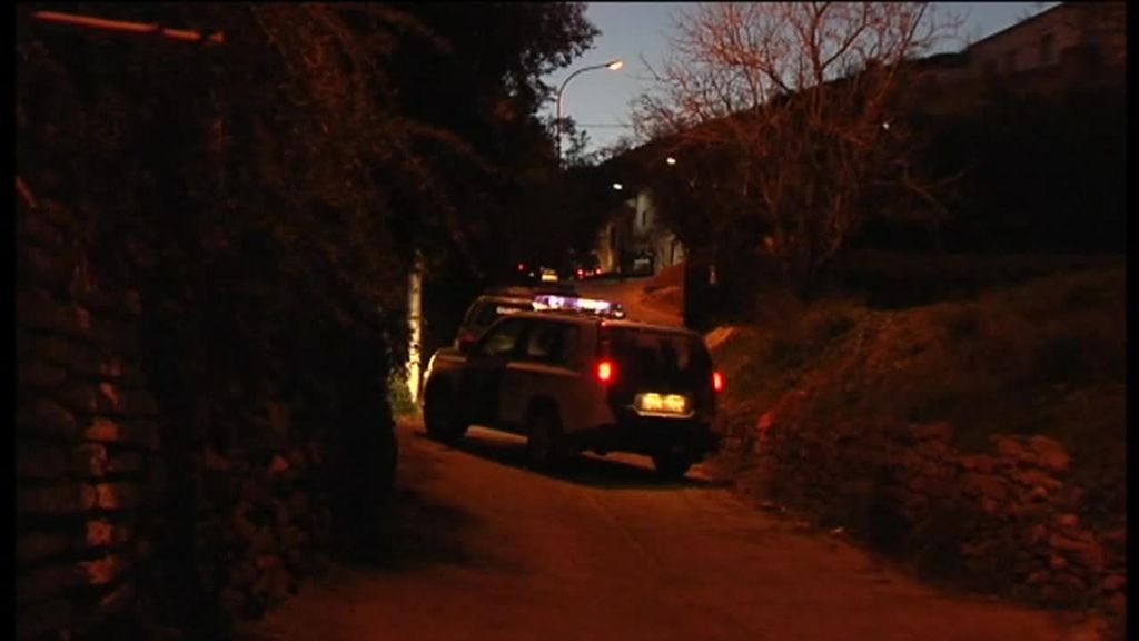 La Guardia Civil libera a la mujer retenida por un vecino en Huétor Santillán, Granada