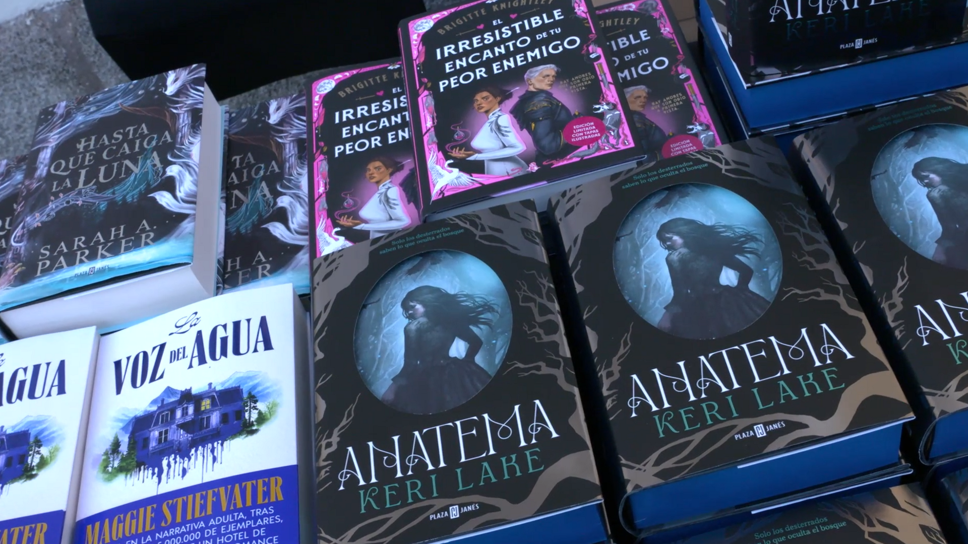 'Anatema', el fenómeno de la literatura juvenil del momento