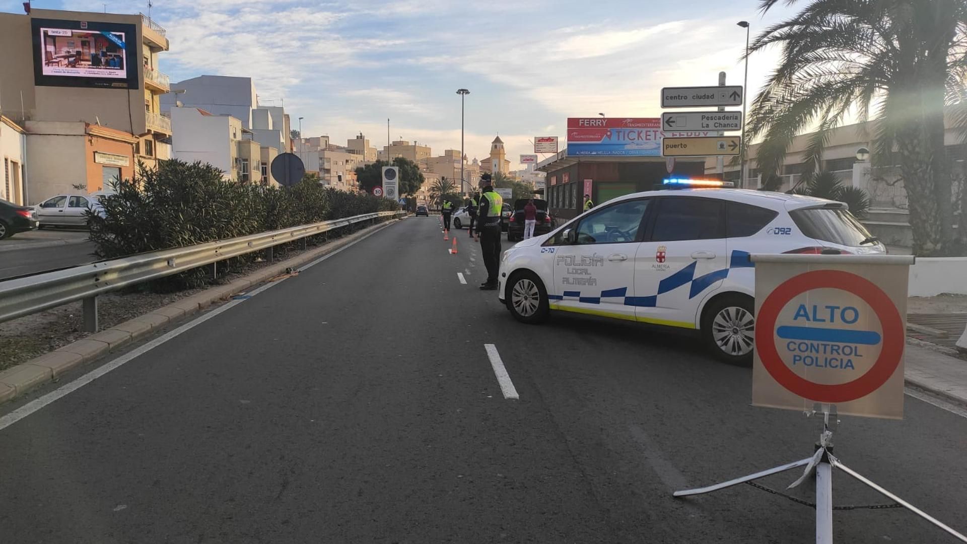 Archivo - Control policial en Almería