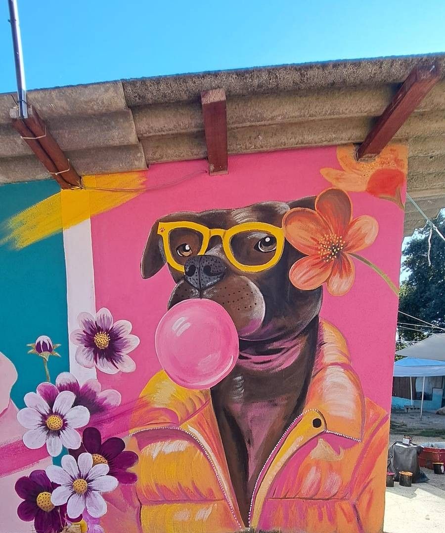 Detalle del mural situado en "OS Biosbardos" en Ponteareas