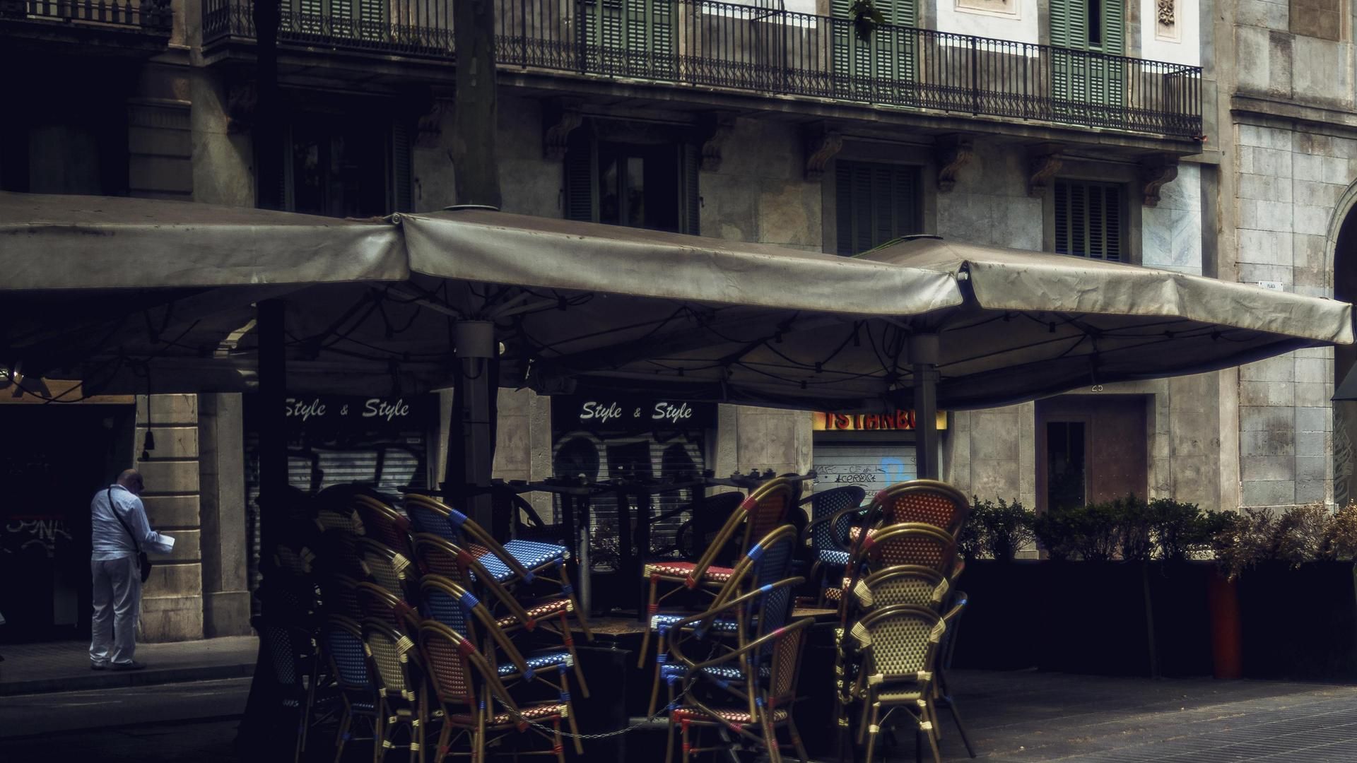 Detienen al hombre que huyó tras disparar a otro en un bar de la Rambla, en Barcelona