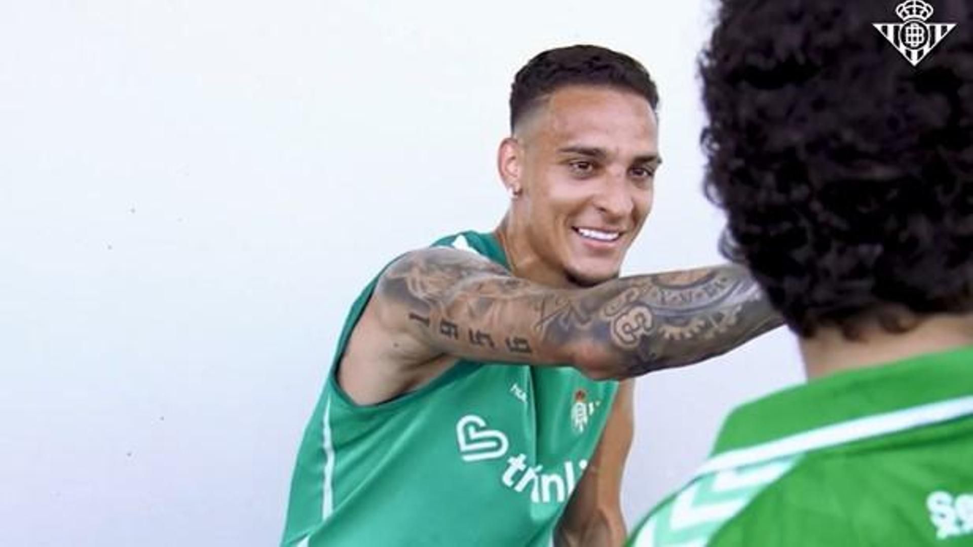 El pequeño Gonzalo, un niño con leucemia que ha conseguido conocer a los jugadores del Betis: