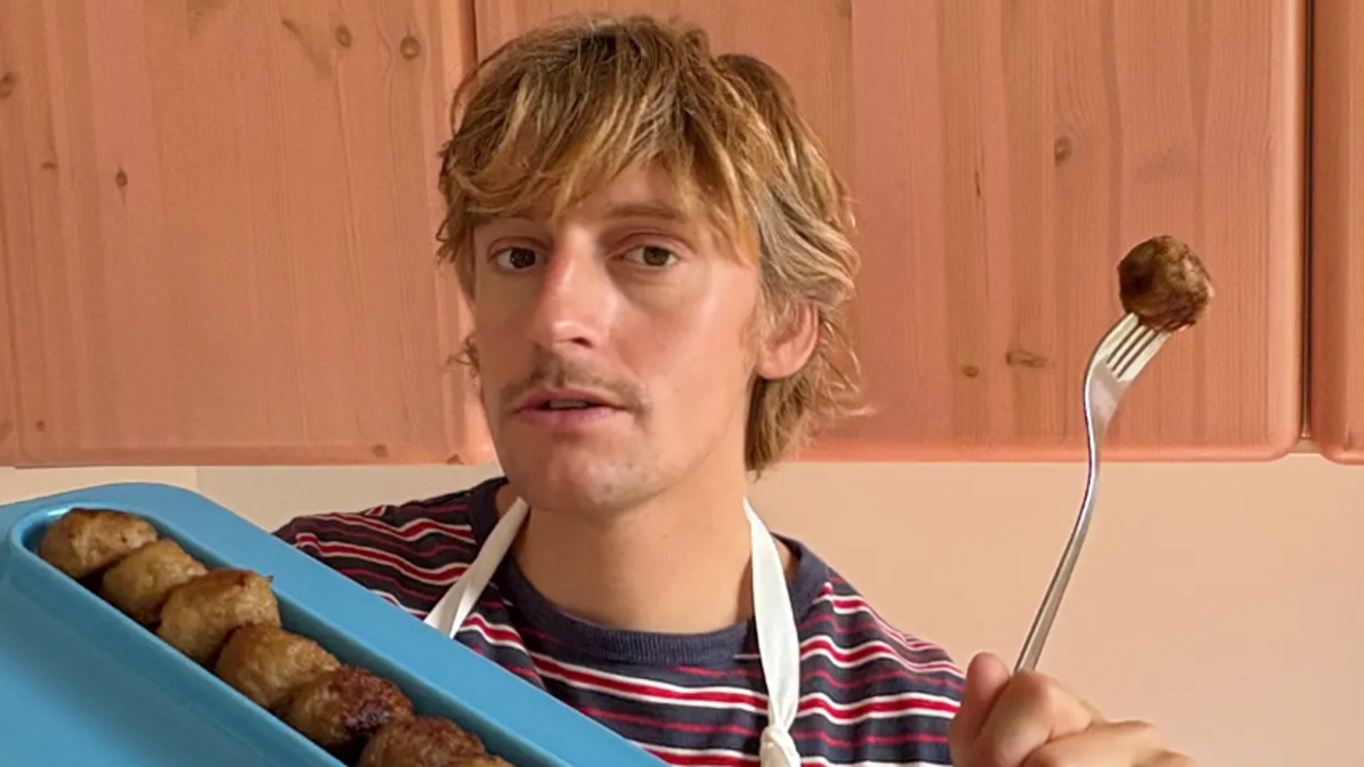 Gustaf Westman y su bandeja para albóndigas