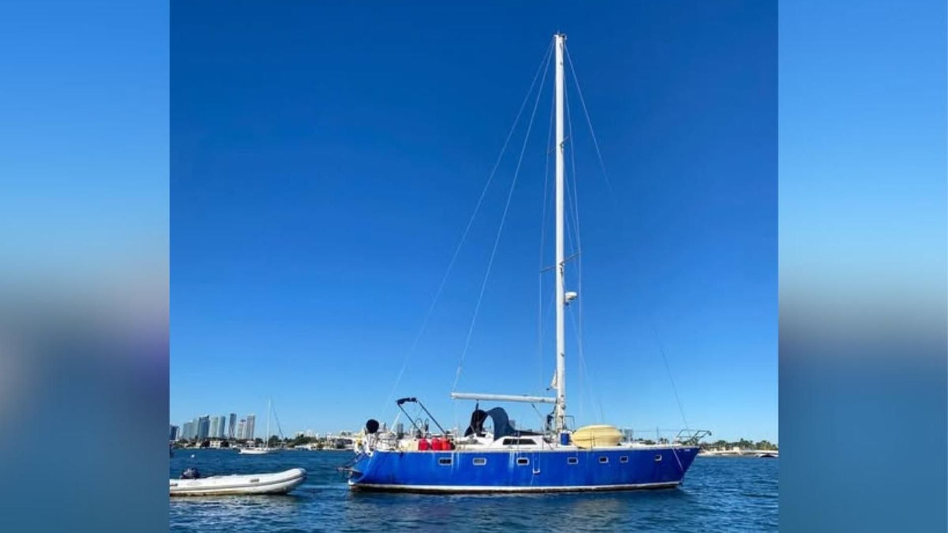 Miguel Campoy navegaba en solitario en su velero ''Blue' con destino a Nasáu, capital de Bahamas, cuando se pierde su localización
