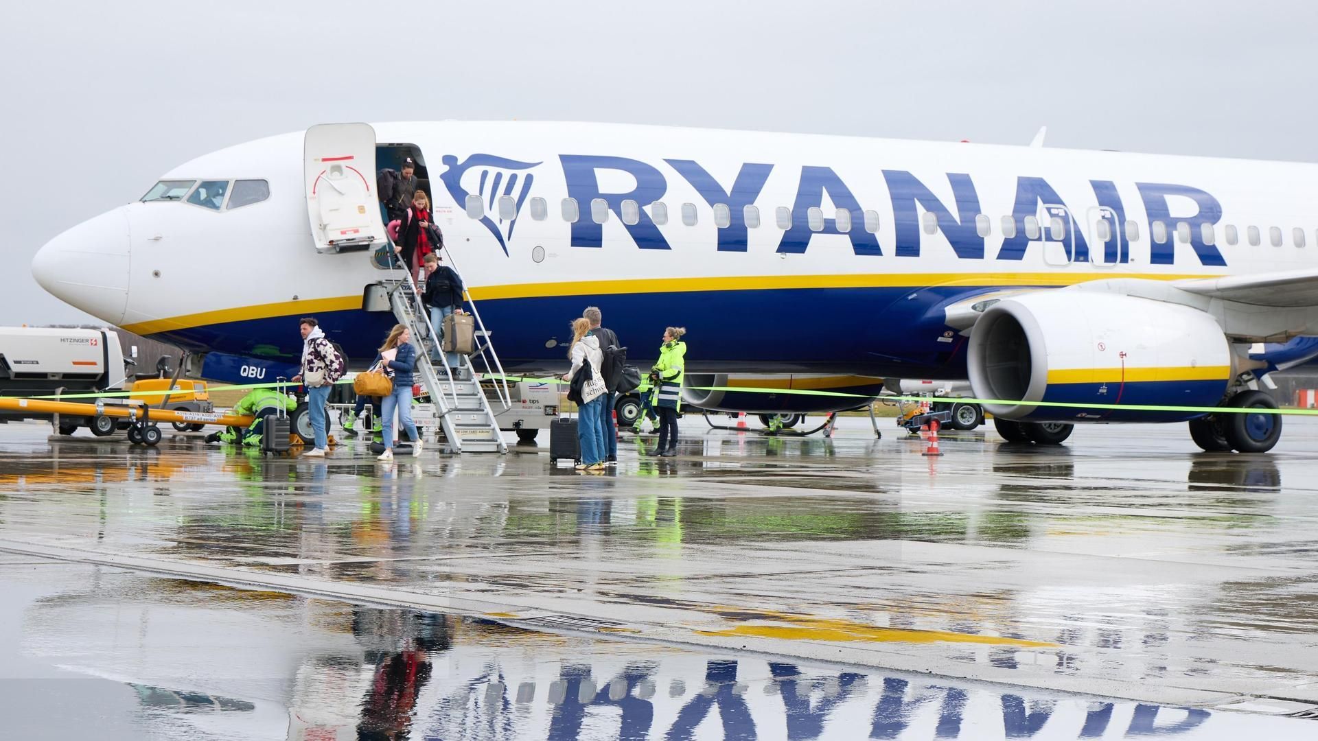 Ryanair vuelve a chantajear a España con la amenaza de un nuevo recorte de un millón de plazas si AENA no baja las tasas aeroportuarias