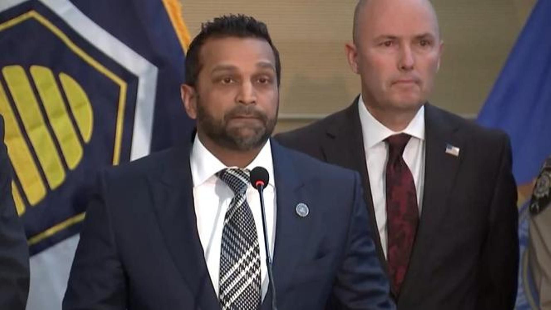 Spencer Cox y Kash Patel, en rueda de prensa