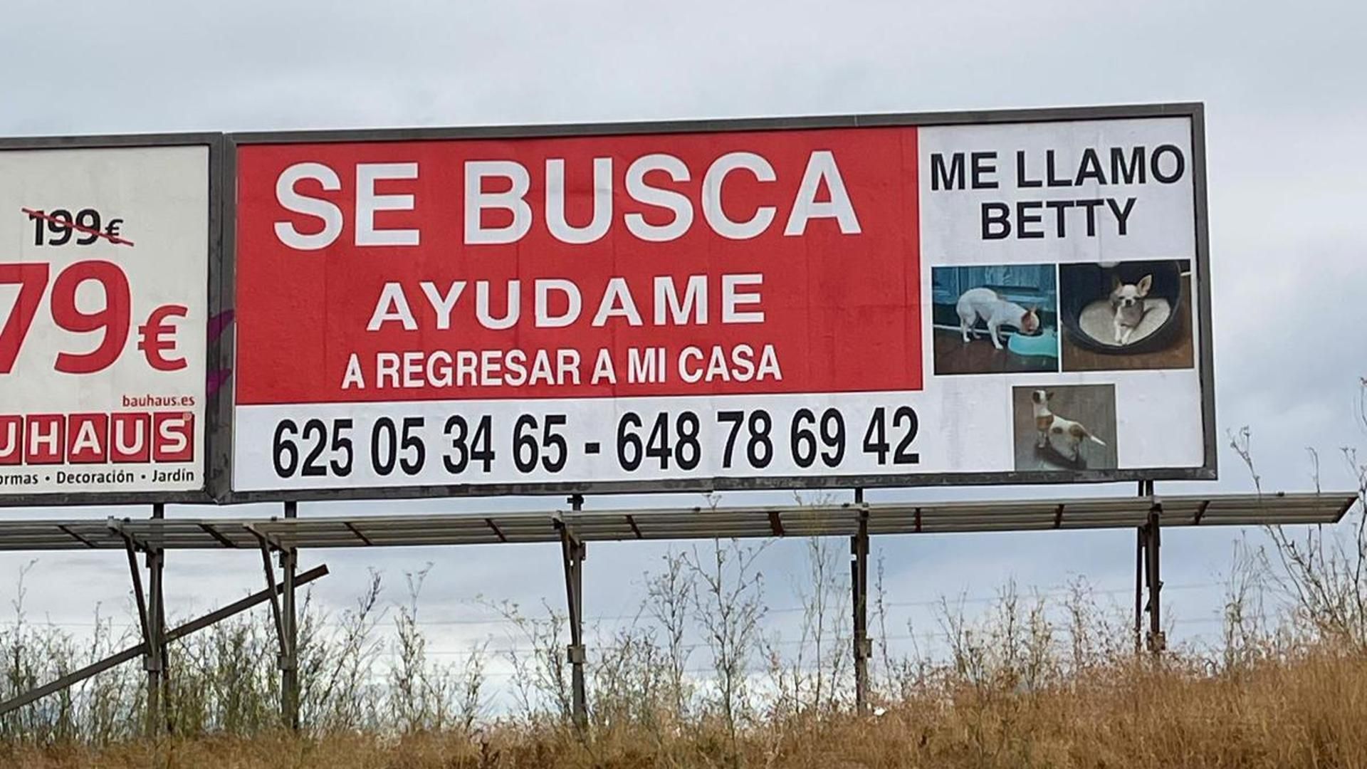 Valla publicitaria instalada en Alhaurín de la Torre, Málaga