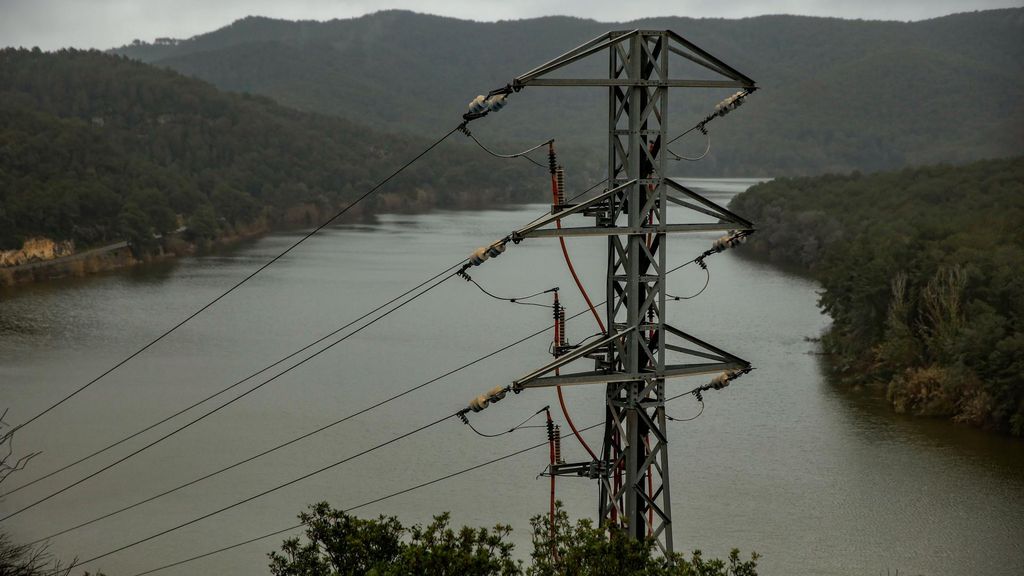 El río Llobregat acumula 747 metros cúbicos por segundo y supera su umbral de peligro