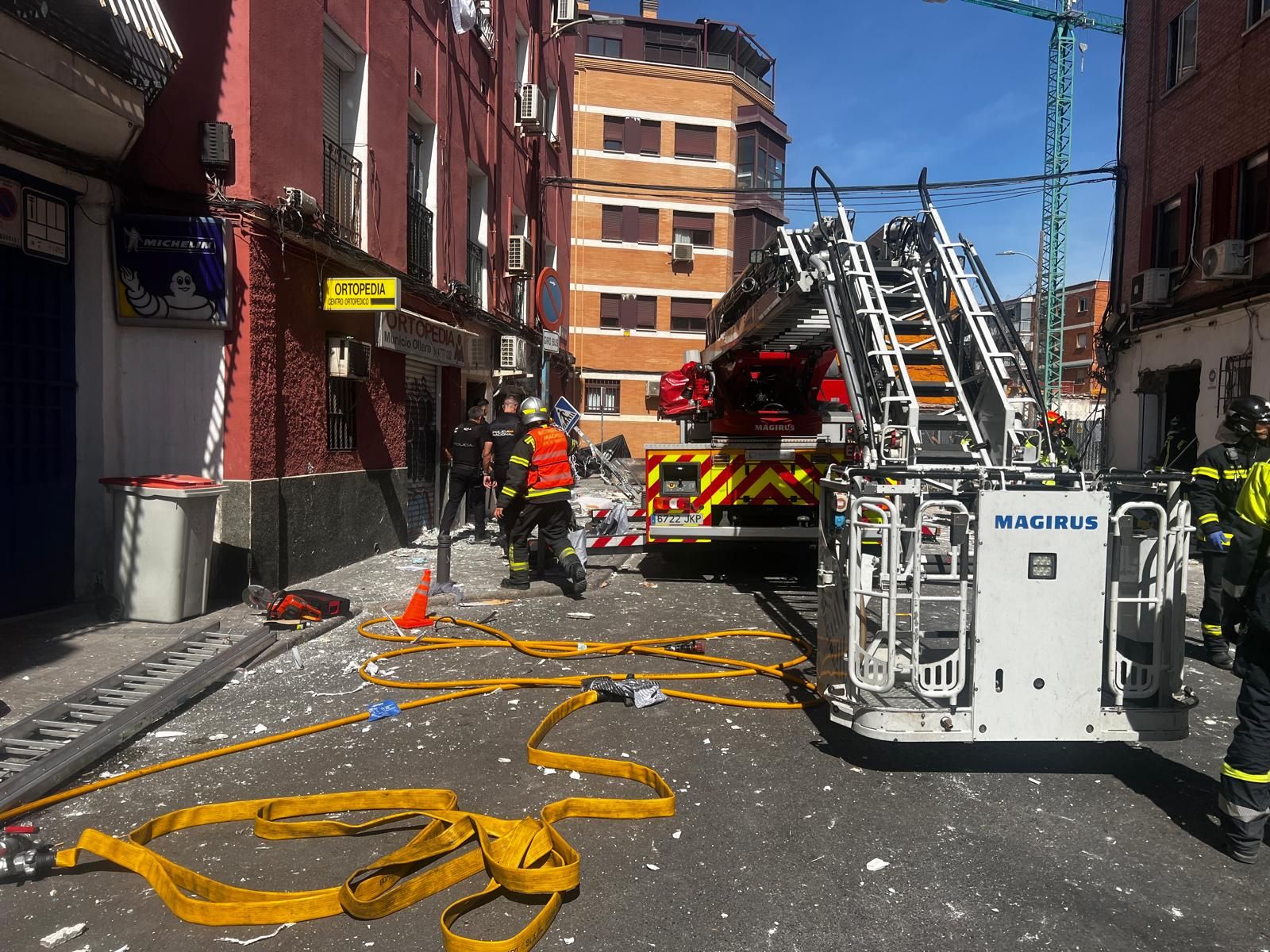 Las imágenes de la devastación en Vallecas tras la explosión de un bar
