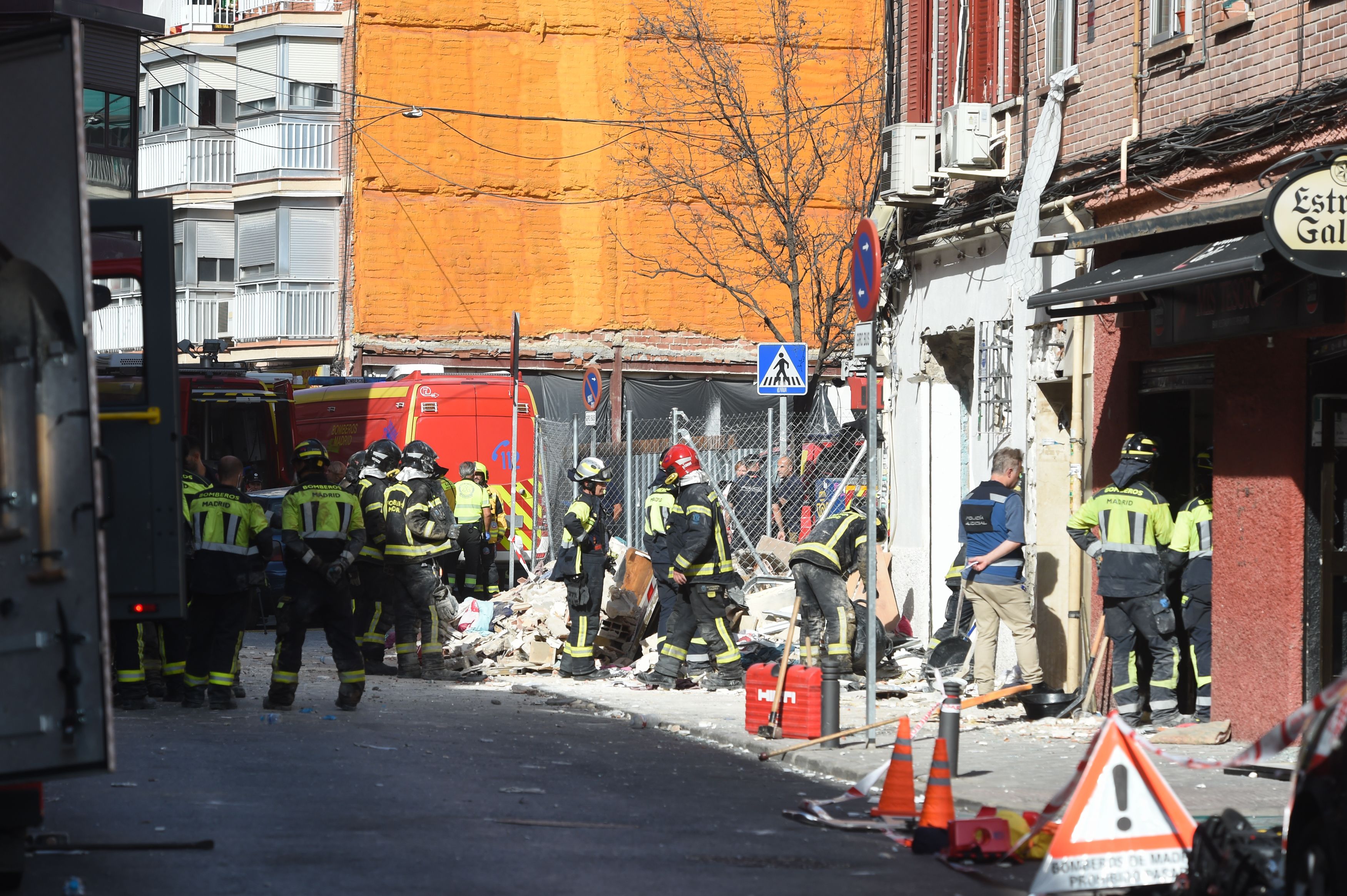 Las imágenes de la devastación en Vallecas tras la explosión de un bar