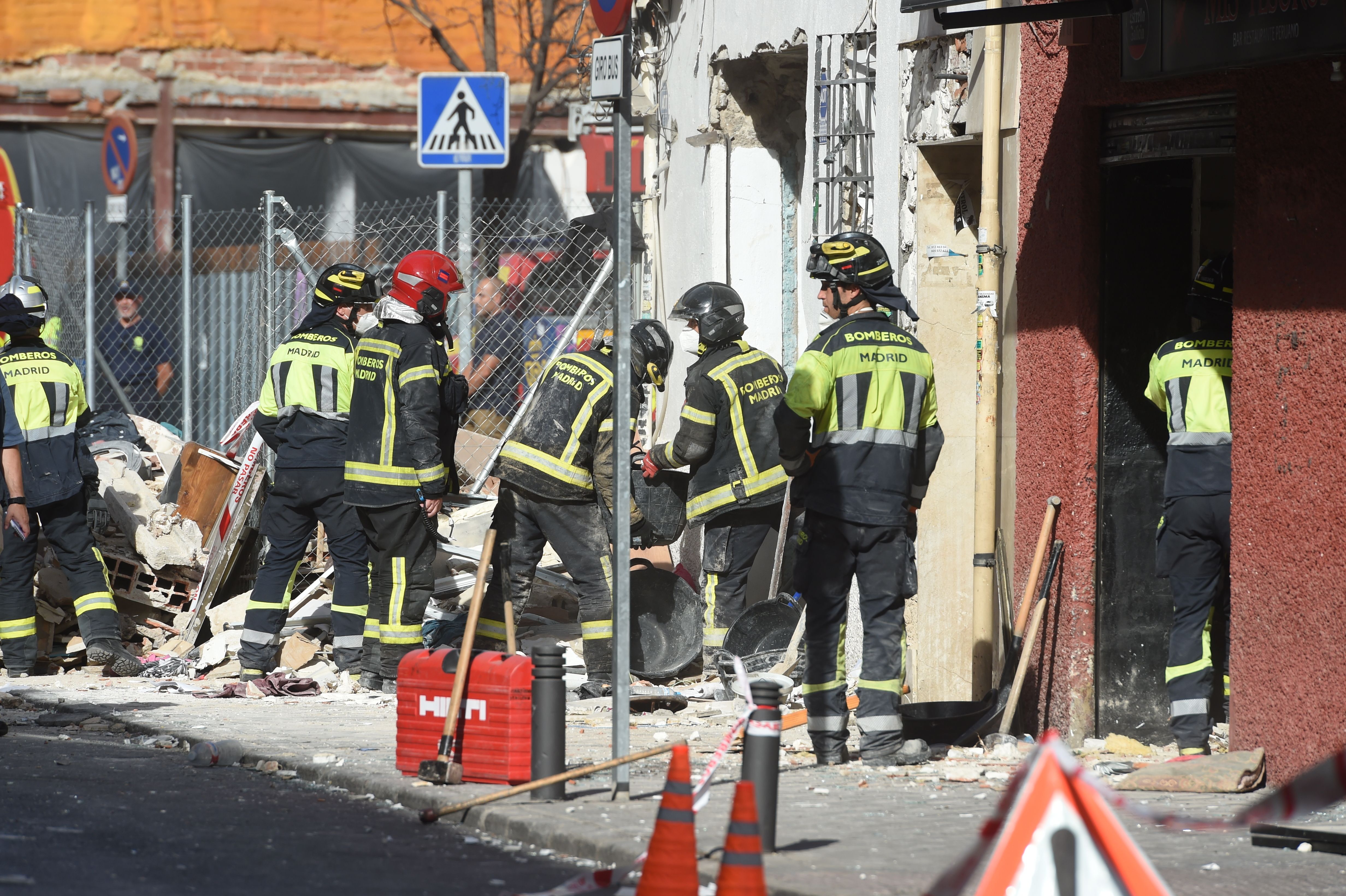 Las imágenes de la devastación en Vallecas tras la explosión de un bar