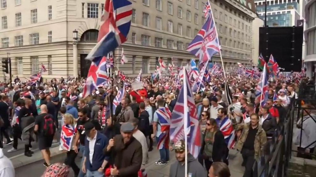 Más de 110.000 personas "patriotas" secundan una protesta contra la inmigración en Londres