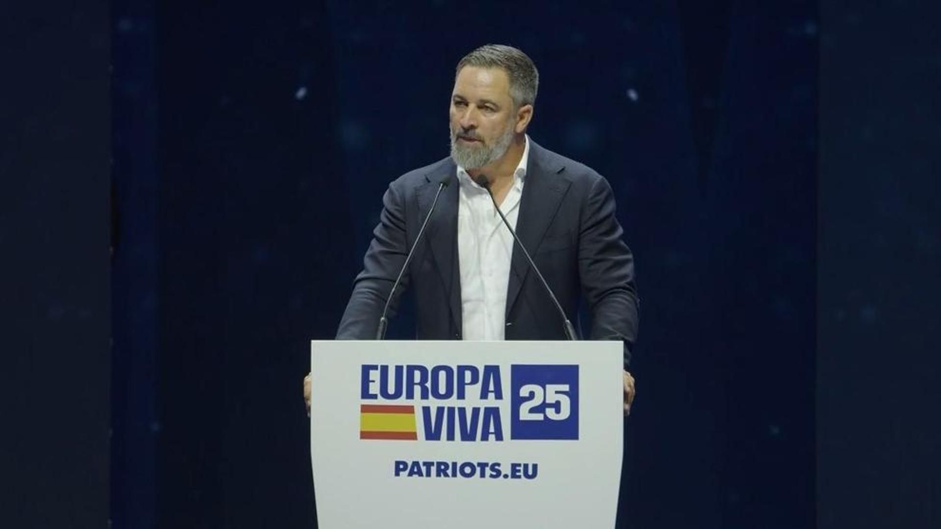 Abascal y sus aliados claman contra "el Califato de Bruselas" y Sánchez: homenaje de Vox a Charlie Kirk