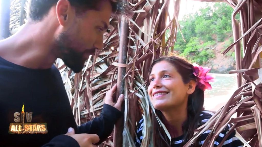 Alejandro Albalá sorprende a Miri Pérez-Cabrero en 'Supervivientes All Stars' con un inesperado regalo: "Para acordarme de ti"