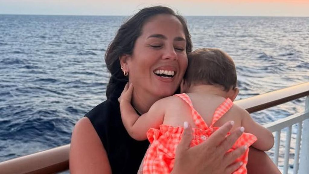 Anabel Pantoja junto a su hija Alma