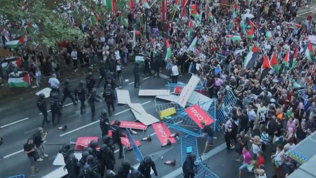 Imágenes aéreas del momento en el que la Policía carga contra los manifestantes propalestinos